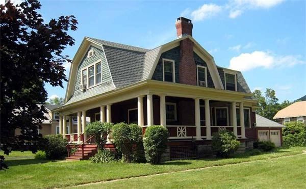 Exterior, Facade, Queen Anne Victorian