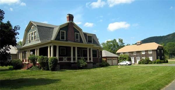 Attached, Backyard, Exterior, Facade, Queen Anne Victorian