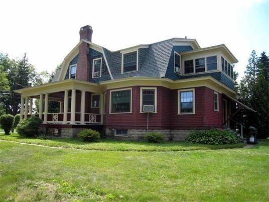 Backyard, Exterior, Facade, Queen Anne Victorian