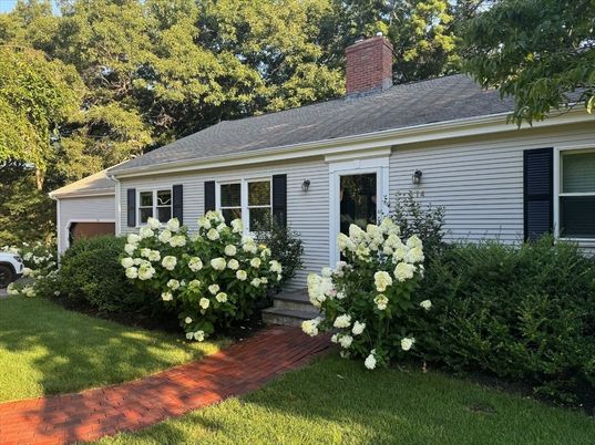 Attached, Exterior, Facade, Cape Cod