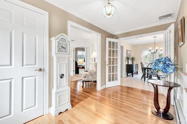 Chandelier, Dining room, Fireplace, Interior, Wood Texture Flooring