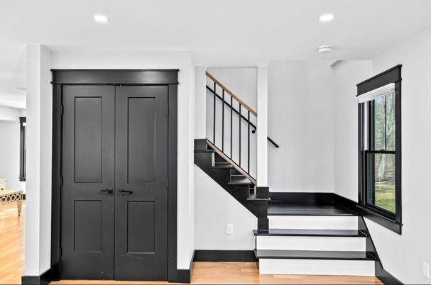 Interior, Recessed Lighting, Wood Texture Flooring