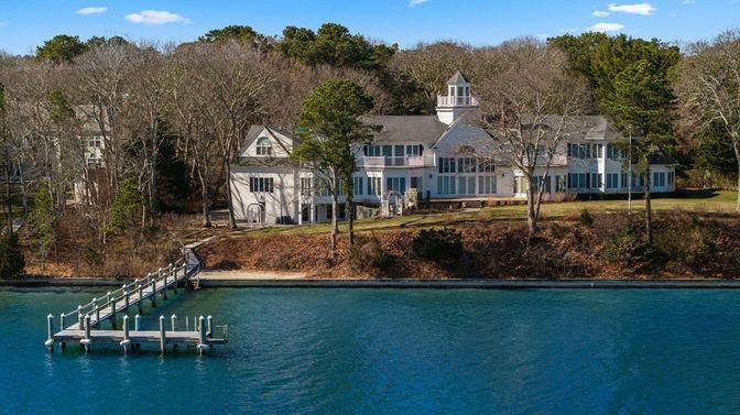 Exterior, Lake