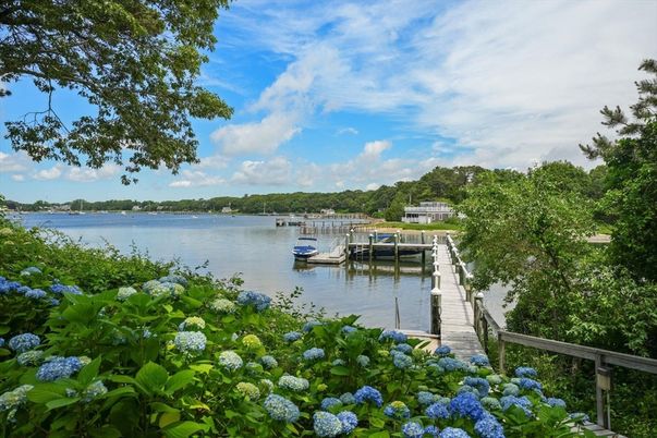 Exterior, Lake