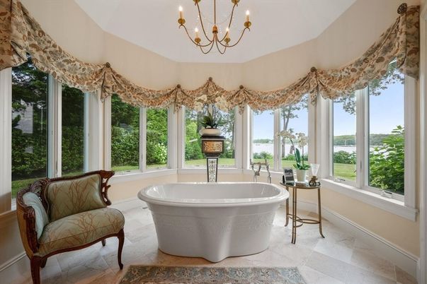Bathroom, Chandelier, Free Standing Baths, Interior