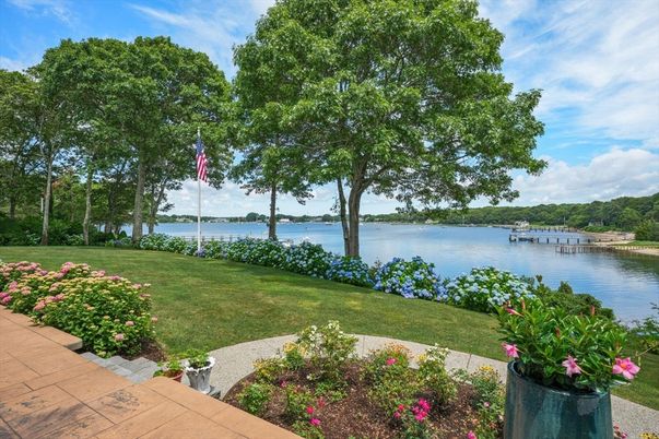 Exterior, Lake