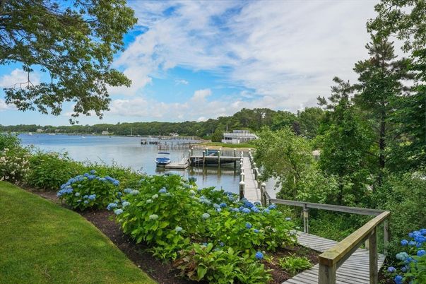 Exterior, Lake