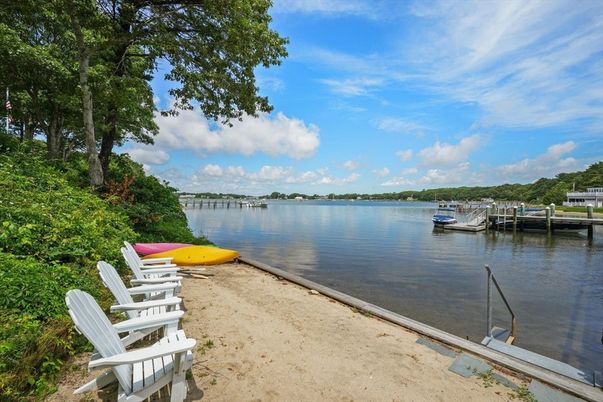 Exterior, Lake