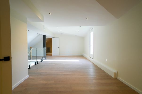 Empty room, Interior, Recessed Lighting, Wood Texture Flooring