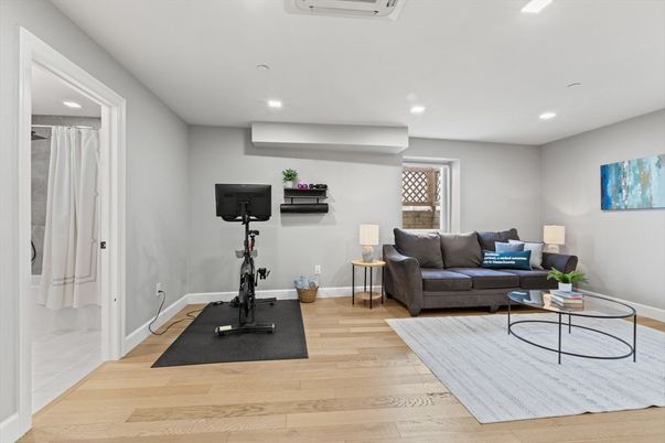 Fitness Equipment, Interior, Living room, Recessed Lighting, Wood Texture Flooring
