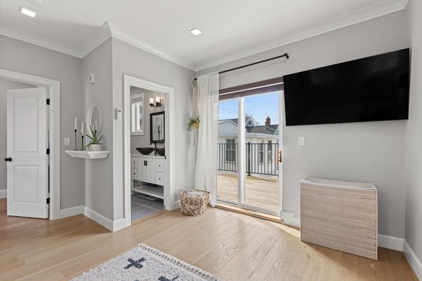 Bathroom, Interior, Recessed Lighting, Wood Texture Flooring