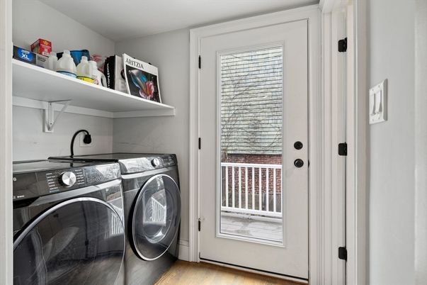 Interior, Utility Closets, Washer, Wood Texture Flooring