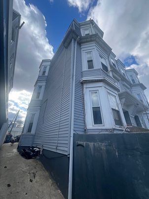 Exterior, Facade, Rowhouse