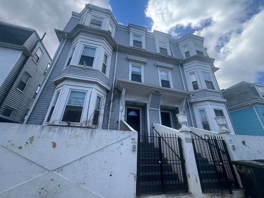Exterior, Facade, Rowhouse
