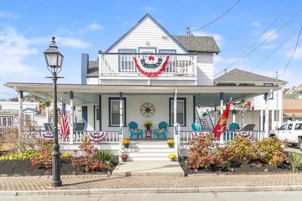 Exterior, Facade, Queen Anne Victorian