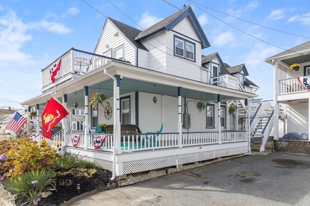 Exterior, Facade, Queen Anne Victorian