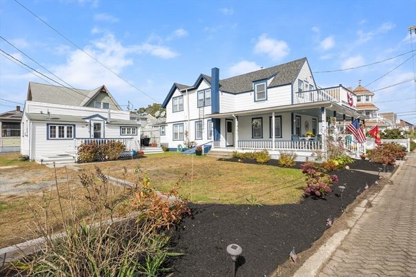 Backyard, Exterior, Facade, Cape Cod