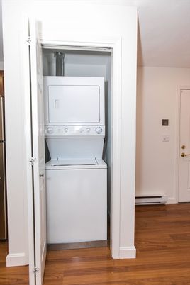 Interior, Utility Closets, Washer, Wood Texture Flooring