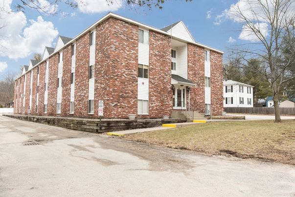 Exterior, Facade, Brick Facade, Georgian