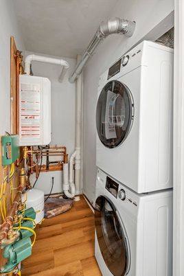 Interior, Utility Closets, Washer, Wood Texture Flooring