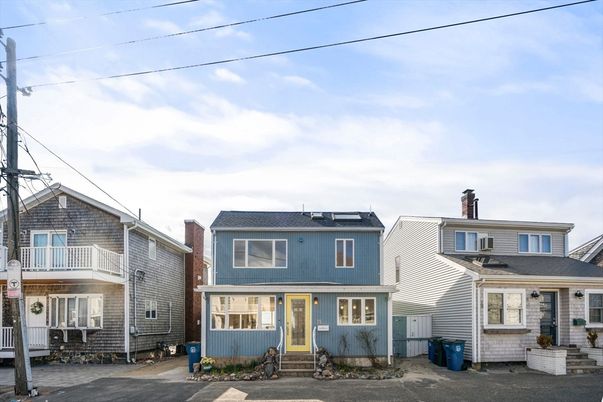 Exterior, Facade, American Foursquare