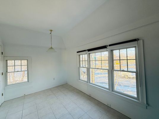 Empty room, Interior, Pendant Lights