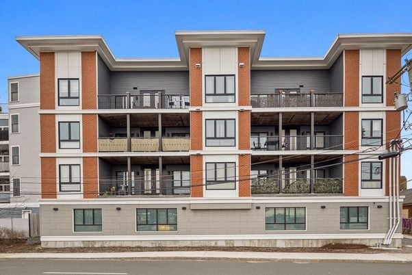 Exterior, Facade, Brick Facade, Rowhouse