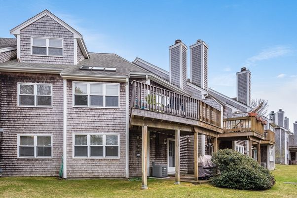 Exterior, Facade, Rowhouse