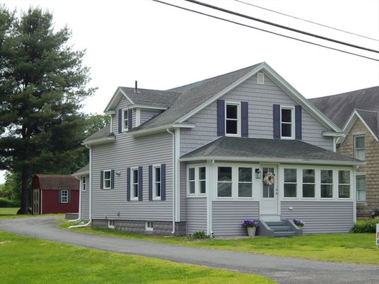 Exterior, Facade, Farmhouse