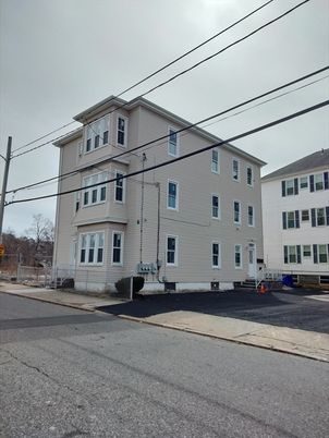 Exterior, Facade, Rowhouse