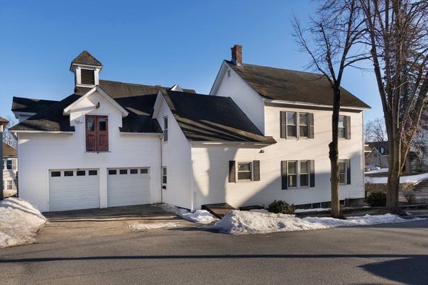 Attached, Exterior, Facade, Farmhouse
