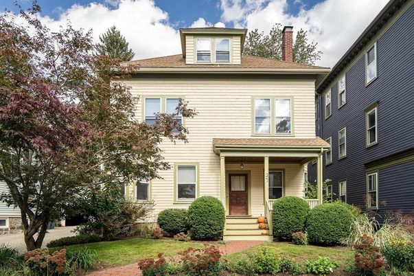 Exterior, Facade, American Foursquare