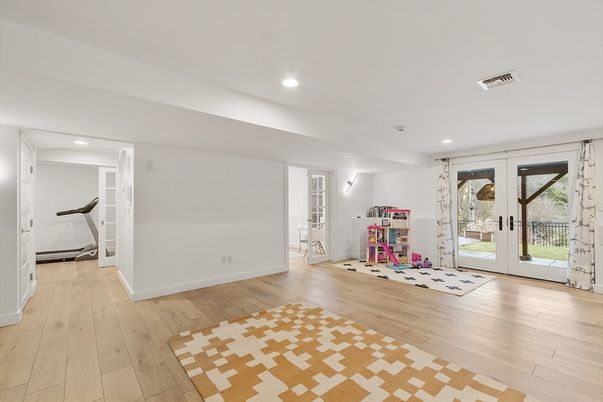 Fitness Equipment, Interior, Recessed Lighting, Wood Texture Flooring