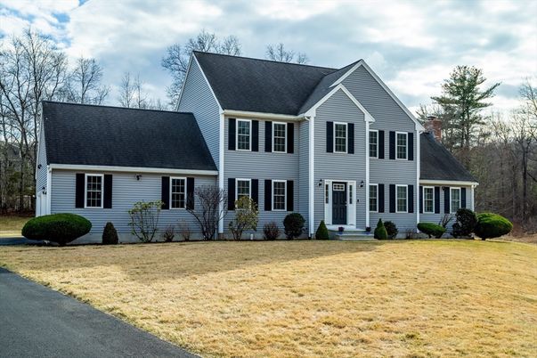 Exterior, Facade, Farmhouse
