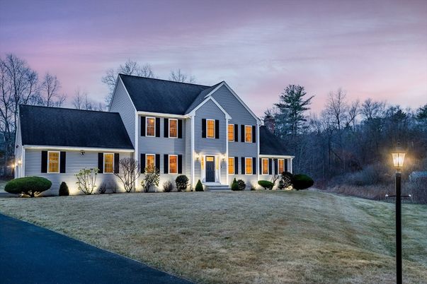 Exterior, Facade, Farmhouse