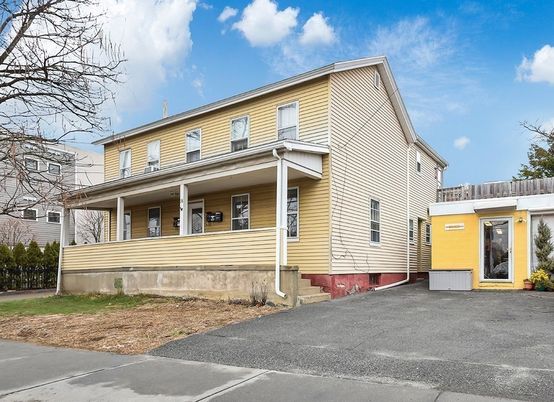 Exterior, Facade, American Foursquare