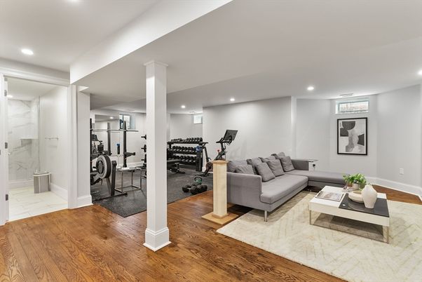 Fitness Equipment, Interior, Living room, Recessed Lighting, Washer, Wood Texture Flooring
