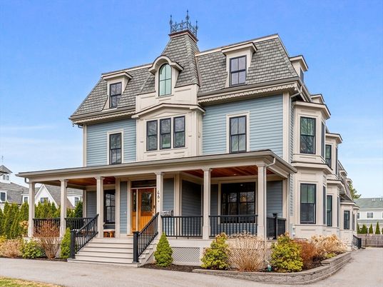 Exterior, Facade, Queen Anne Victorian