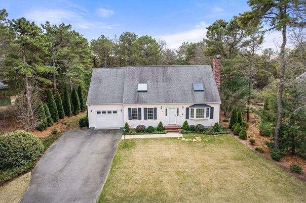 Attached, Exterior, Facade, Cape Cod