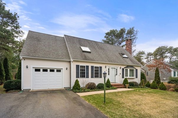 Attached, Exterior, Facade, Cape Cod