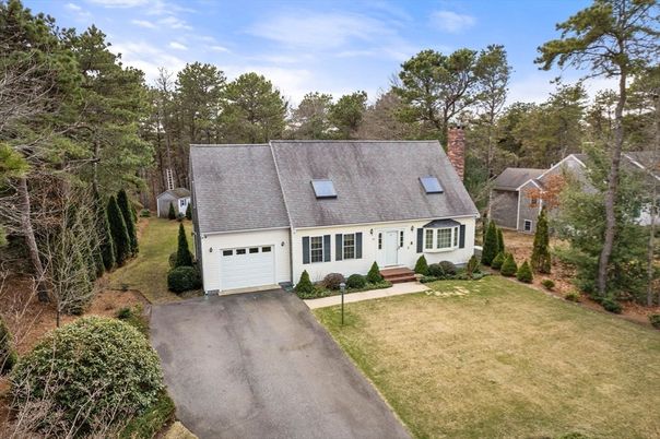 Attached, Exterior, Facade, Cape Cod