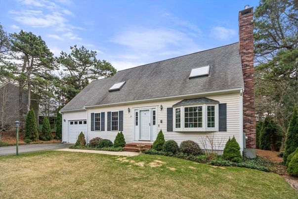 Attached, Exterior, Facade, Cape Cod