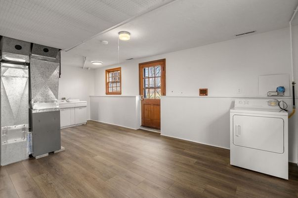 Interior, Utility Closets, Washer, Wood Texture Flooring