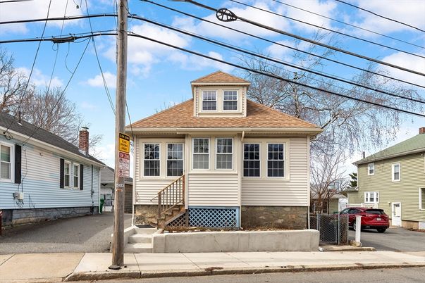 Exterior, Facade, Cape Cod
