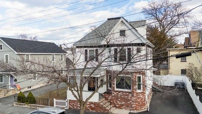 Exterior, Facade, Brick Facade, Queen Anne Victorian