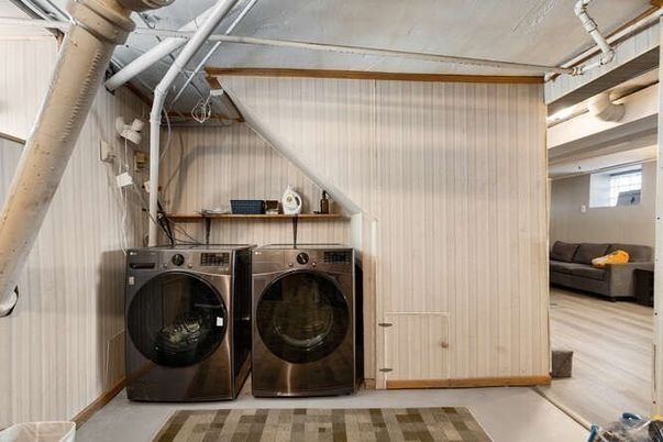 Interior, Washer, Wood Texture Flooring