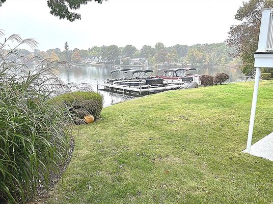 Exterior, Lake