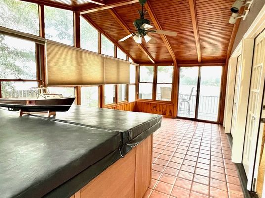 Hot Tub, Interior, Sun Room, Wooden Ceilings