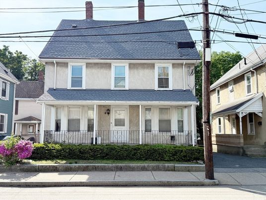 Exterior, Facade, American Foursquare