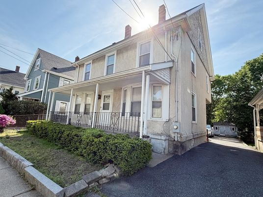 Exterior, Facade, Queen Anne Victorian